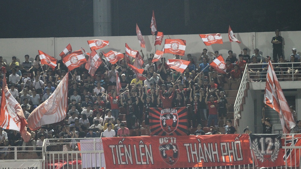 Lần đầu tiên sau 7 năm, sân Thống Nhất chật kín khán giả ở V-League - 2 Lần đầu tiên sau 7 năm, sân Thống Nhất chật kín khán giả ở V-League - 2