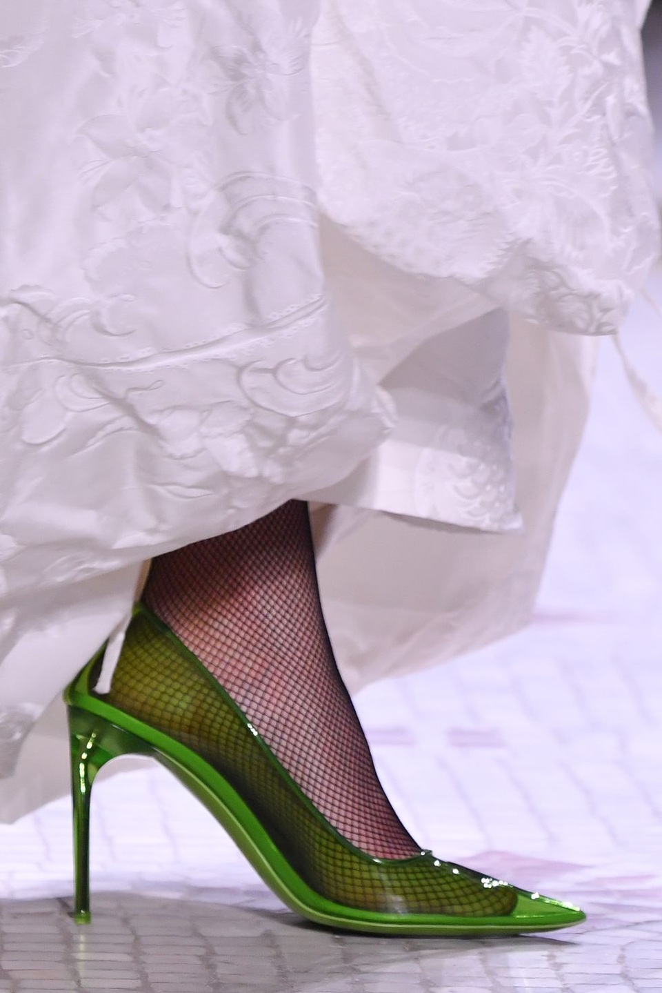 Những phụ kiện cực dị tại tuần lễ thời trang Paris - 5 Những phụ kiện cực dị tại tuần lễ thời trang Paris - 5