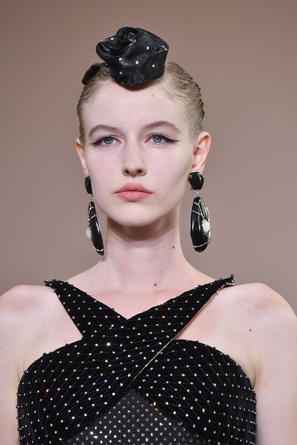 Những phụ kiện cực dị tại tuần lễ thời trang Paris - 7 Những phụ kiện cực dị tại tuần lễ thời trang Paris - 7