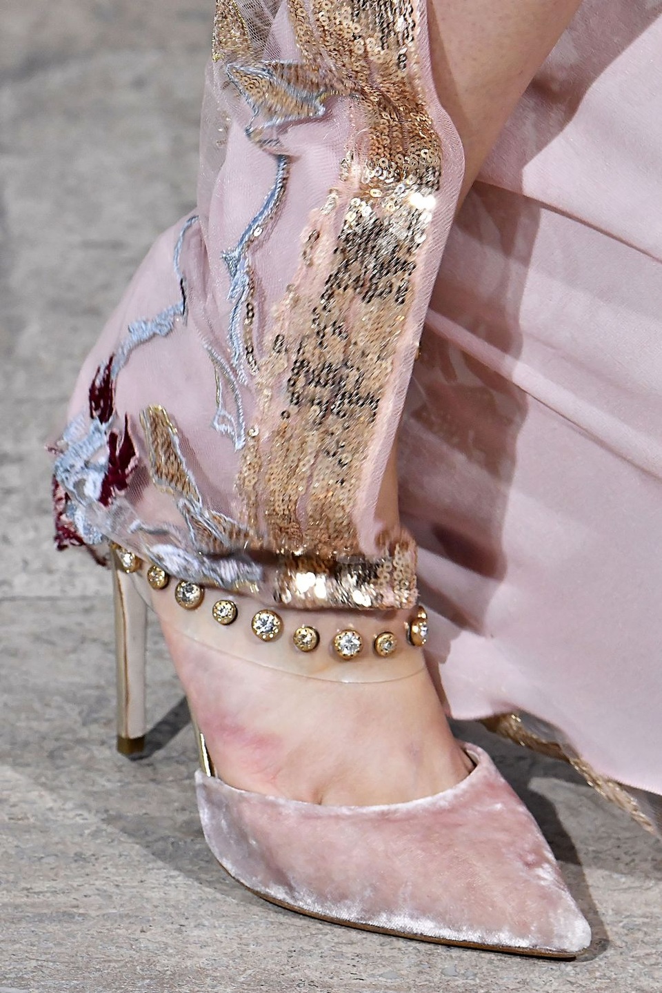 Những phụ kiện cực dị tại tuần lễ thời trang Paris - 11 Những phụ kiện cực dị tại tuần lễ thời trang Paris - 11