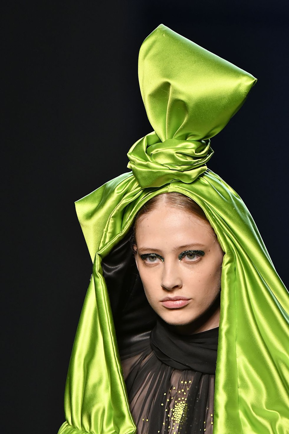 Những phụ kiện cực dị tại tuần lễ thời trang Paris - 15 Những phụ kiện cực dị tại tuần lễ thời trang Paris - 15