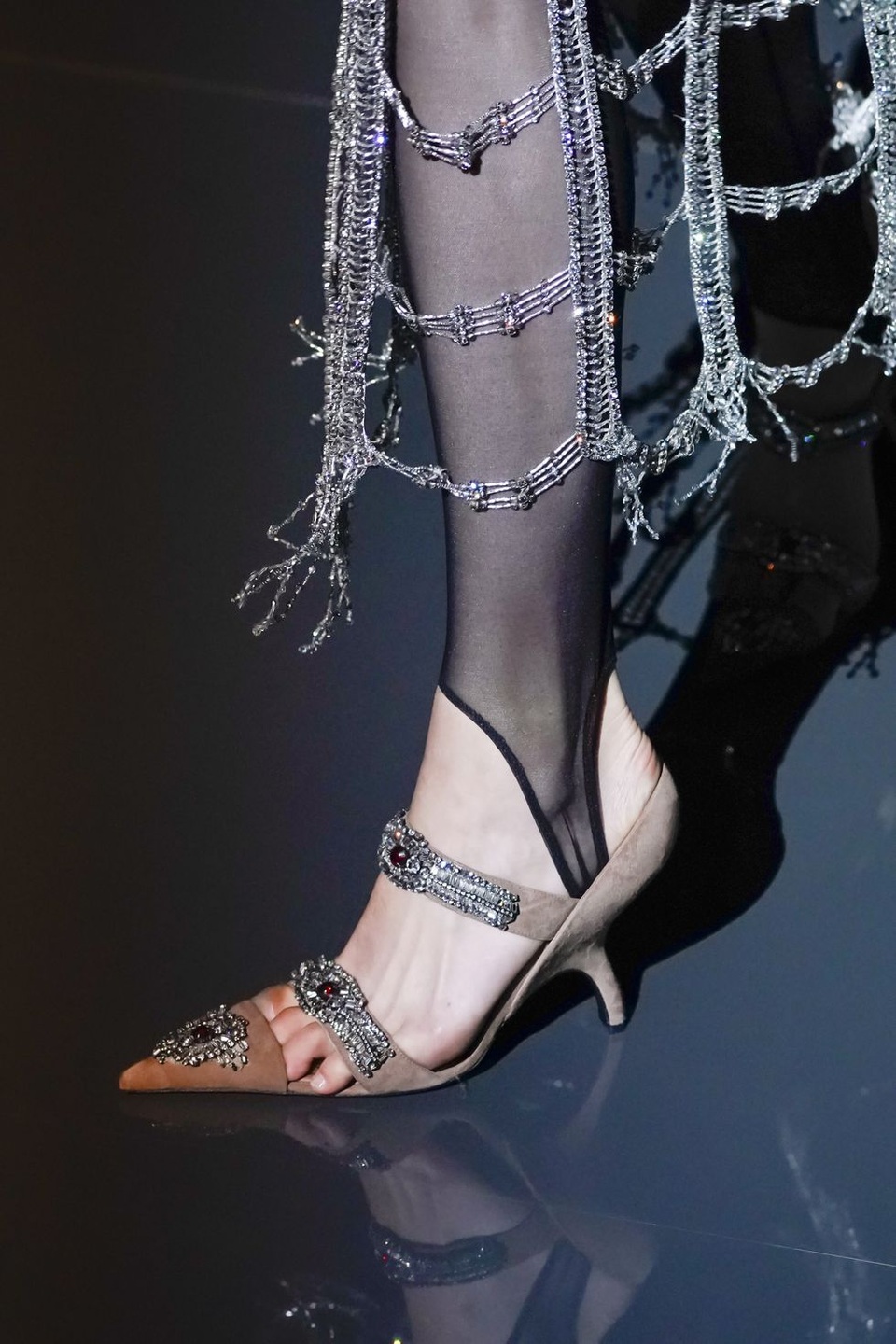 Những phụ kiện cực dị tại tuần lễ thời trang Paris - 16 Những phụ kiện cực dị tại tuần lễ thời trang Paris - 16