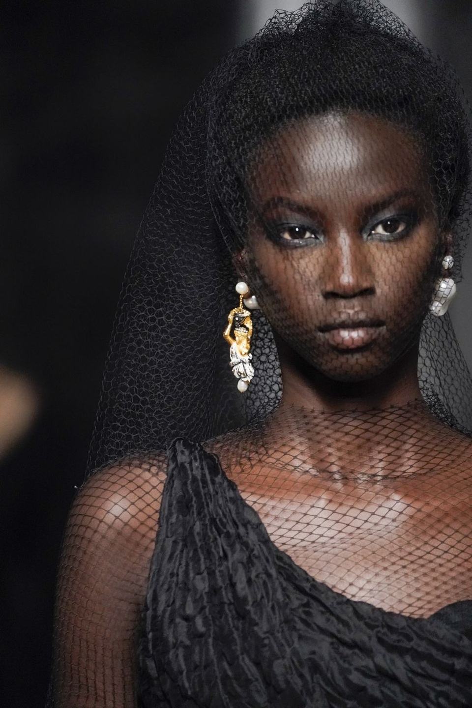 Những phụ kiện cực dị tại tuần lễ thời trang Paris - 21 Những phụ kiện cực dị tại tuần lễ thời trang Paris - 21