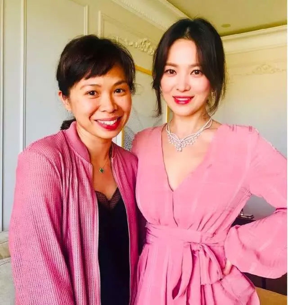 Song Hye Kyo lại khiến fan ngất ngây với loạt ảnh lả lơi, gợi cảm - 7 Song Hye Kyo lại khiến fan ngất ngây với loạt ảnh lả lơi, gợi cảm - 7