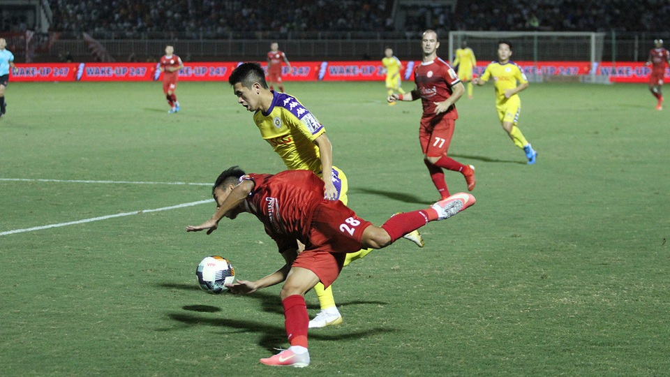 Vòng 20 V-League: CLB Hà Nội nới rộng cách biệt với TPHCM? - 2 Vòng 20 V-League: CLB Hà Nội nới rộng cách biệt với TPHCM? - 2