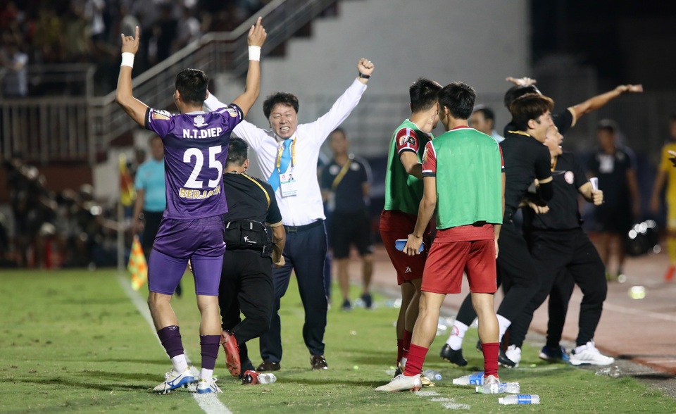 Lần đầu tiên sau 7 năm, sân Thống Nhất chật kín khán giả ở V-League - 14 Lần đầu tiên sau 7 năm, sân Thống Nhất chật kín khán giả ở V-League - 14