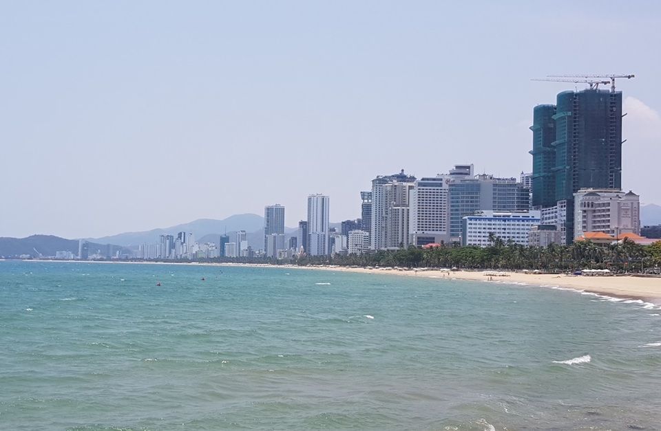 Chuyên gia kiến trúc lo ngại khi Nha Trang “dồn” hết cao ốc ra ven biển - 1 Chuyên gia kiến trúc lo ngại khi Nha Trang “dồn” hết cao ốc ra ven biển - 1