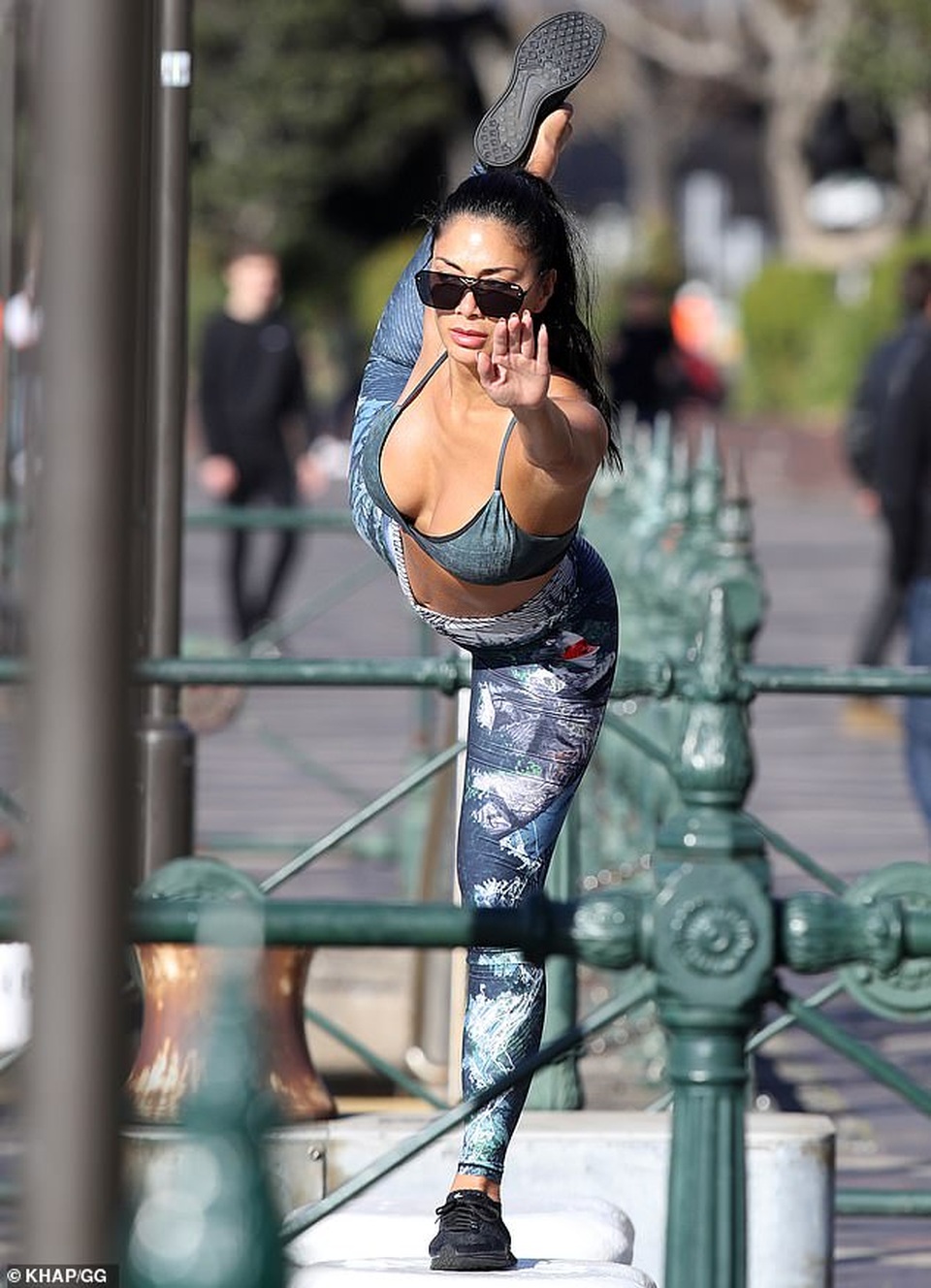 Nicole Scherzinger bốc lửa đi tập thể dục - 2 Nicole Scherzinger bốc lửa đi tập thể dục - 2