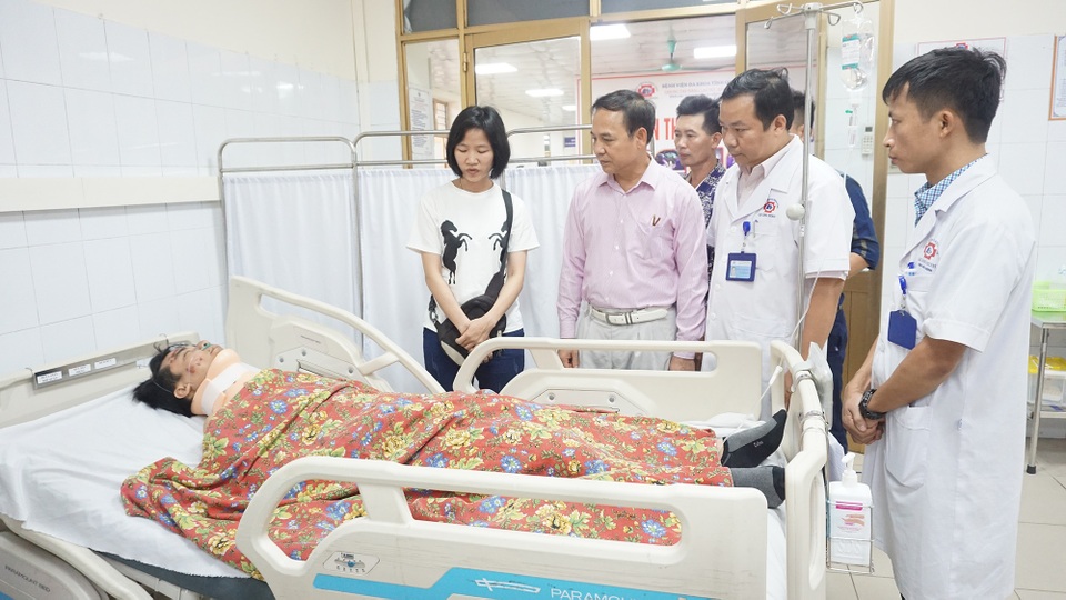 Vụ xe khách “quét” nhiều phương tiện: 3 nạn nhân bị thương đã qua cơn nguy kịch - 3 Vụ xe khách “quét” nhiều phương tiện: 3 nạn nhân bị thương đã qua cơn nguy kịch - 3