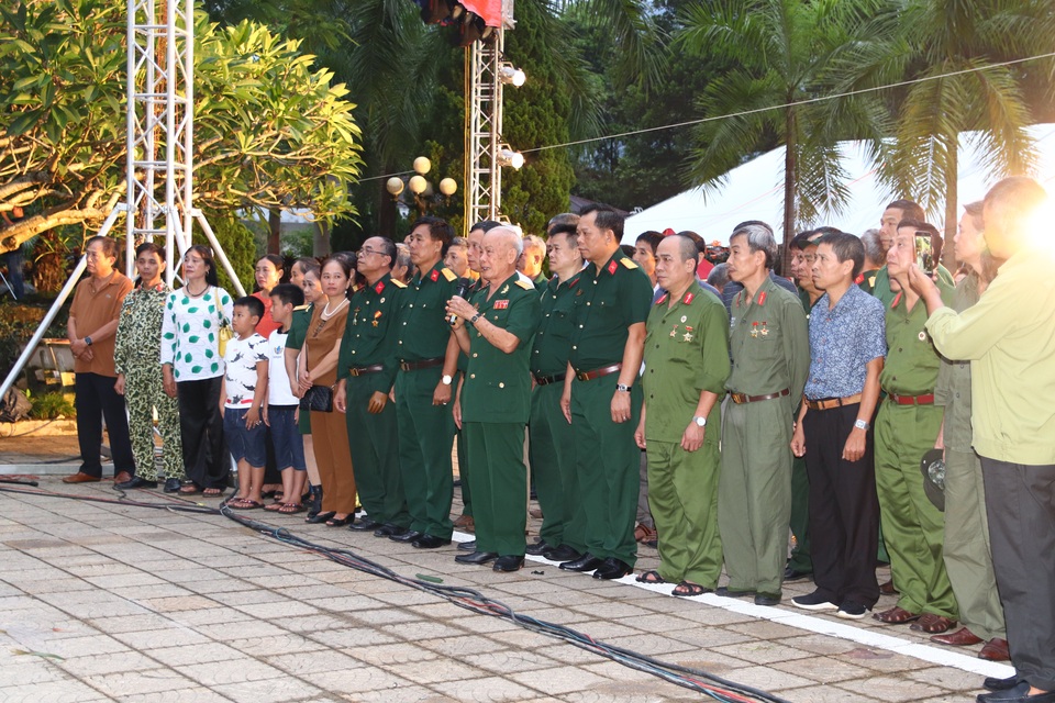 Lãnh đạo bộ, ngành Trung ương và cựu chiến binh viếng nghĩa trang Vị Xuyên - 4 Lãnh đạo bộ, ngành Trung ương và cựu chiến binh viếng nghĩa trang Vị Xuyên - 4
