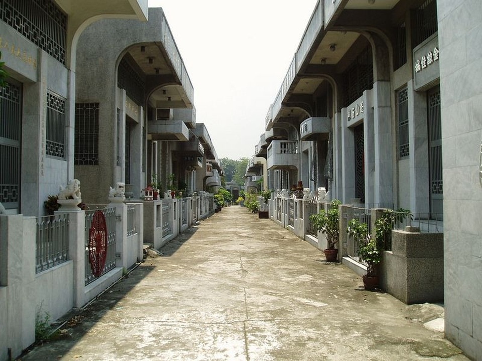 Nghĩa địa dành cho giới siêu giàu, hoành tráng không kém gì biệt thự của người sống - 1 Nghĩa địa dành cho giới siêu giàu, hoành tráng không kém gì biệt thự của người sống - 1