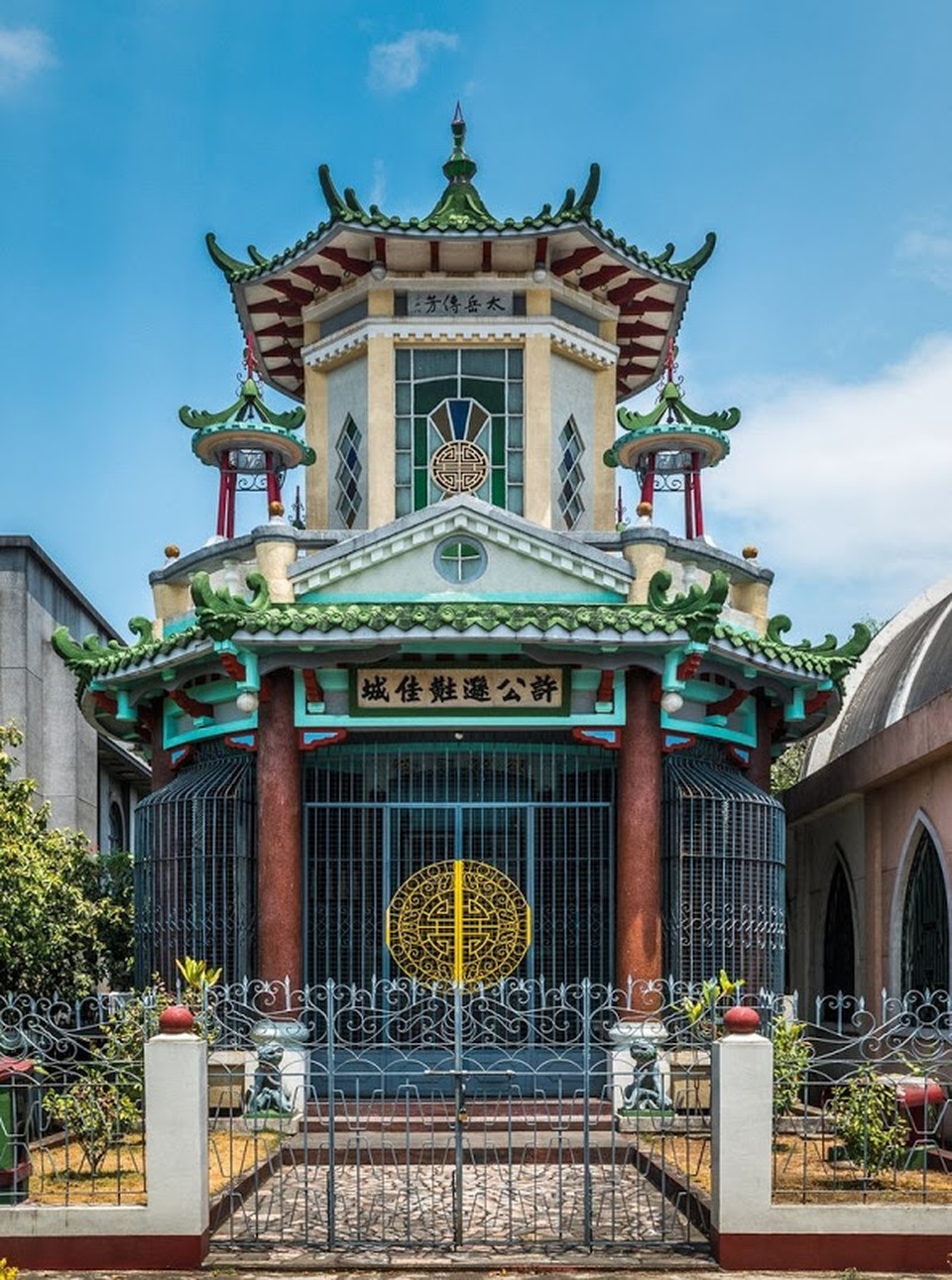 Nghĩa địa dành cho giới siêu giàu, hoành tráng không kém gì biệt thự của người sống - 4 Nghĩa địa dành cho giới siêu giàu, hoành tráng không kém gì biệt thự của người sống - 4