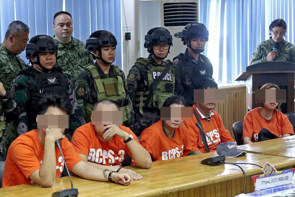 Philippines bắt 5 người Việt nghi vận chuyển trái phép trầm hương - 1 Philippines bắt 5 người Việt nghi vận chuyển trái phép trầm hương - 1
