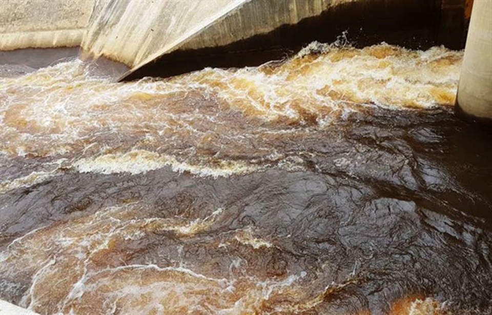Kiểm tra ô nhiễm bất thường tại đập dâng thủy lợi ngàn tỷ - 2 Kiểm tra ô nhiễm bất thường tại đập dâng thủy lợi ngàn tỷ - 2