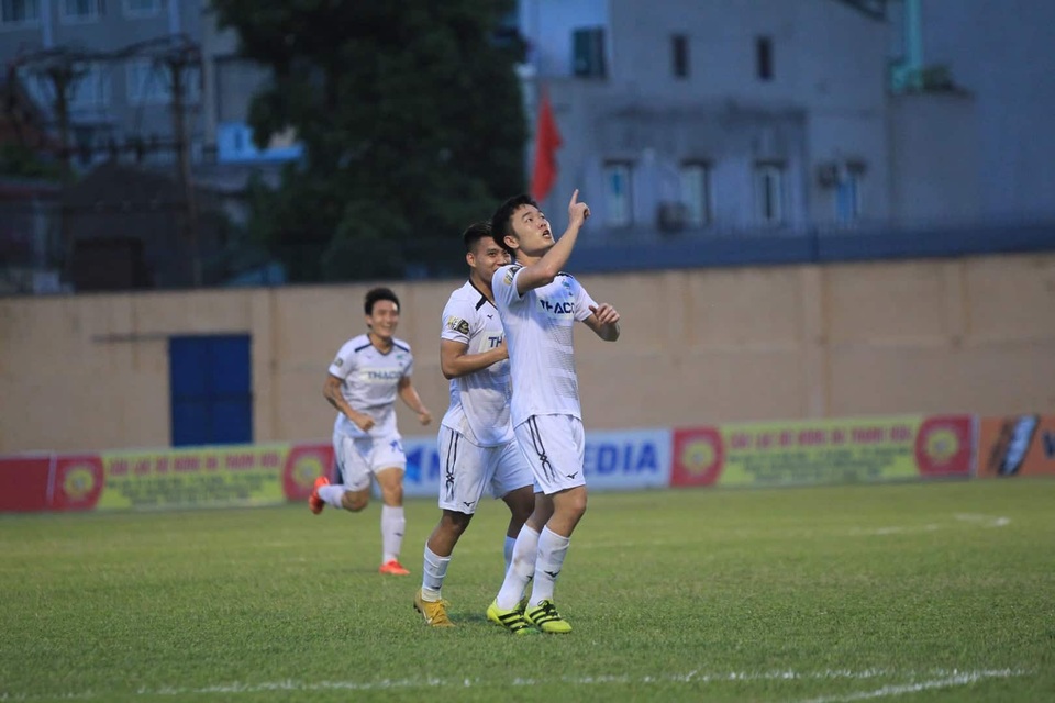 Báo Thái Lan lên cơn sốt với Xuân Trường sau hai siêu phẩm tại V-League - 1 Báo Thái Lan lên cơn sốt với Xuân Trường sau hai siêu phẩm tại V-League - 1