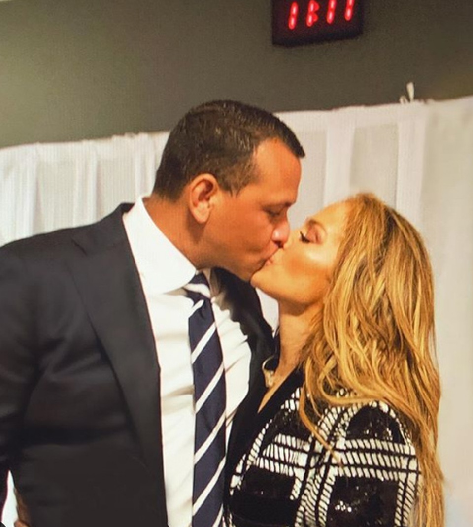 Jennifer Lopez và bồ trẻ lái xe sành điệu ra phố - 8