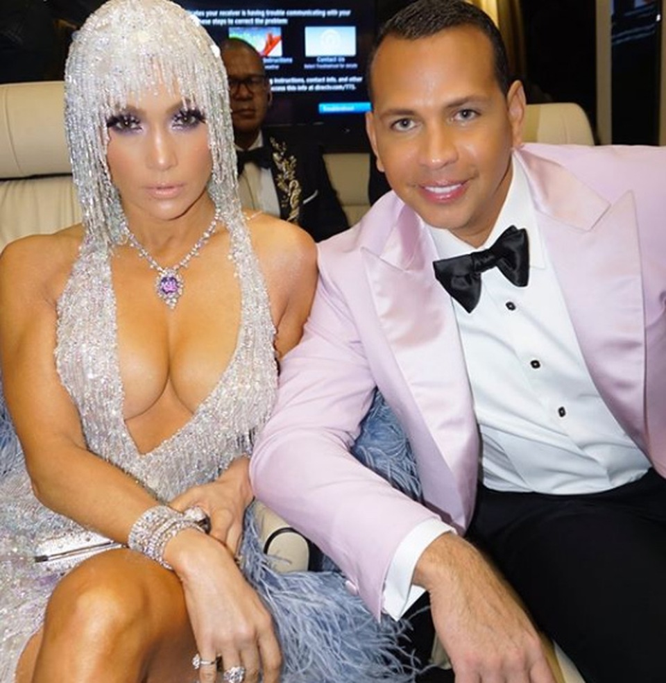 Jennifer Lopez và bồ trẻ lái xe sành điệu ra phố - 6