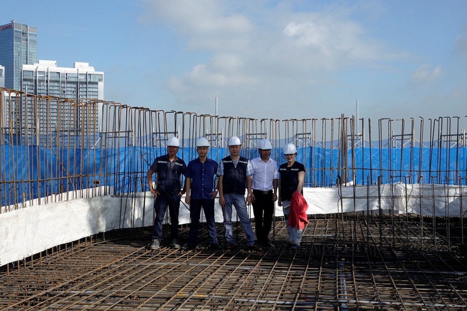 Cất nóc dự án dát vàng 7 sao Hà Nội Golden Lake - 2 Cất nóc dự án dát vàng 7 sao Hà Nội Golden Lake - 2