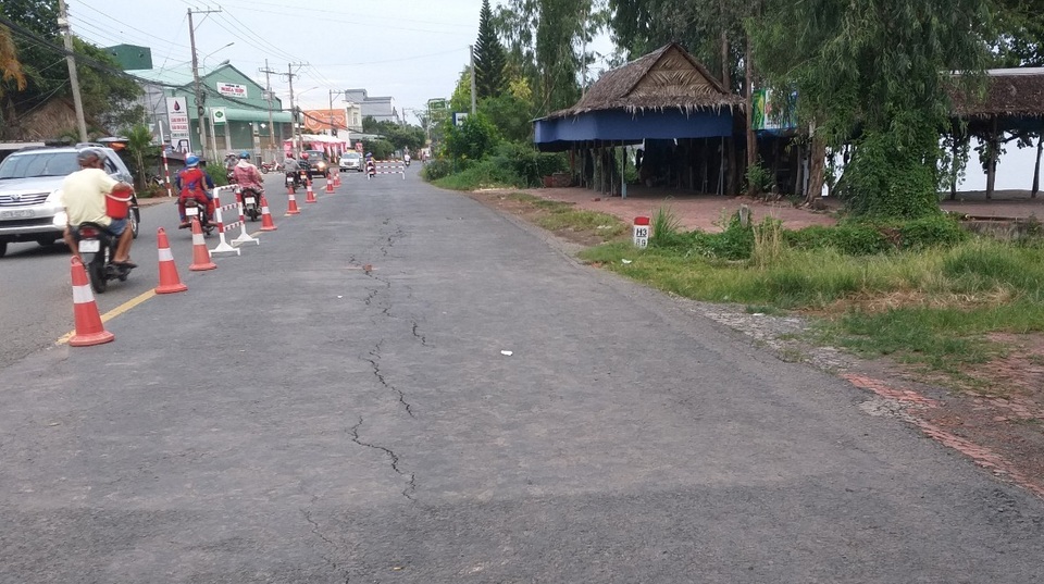 Một đoạn quốc lộ 91 có nguy cơ sụp xuống Sông Hậu - 2 Một đoạn quốc lộ 91 có nguy cơ sụp xuống Sông Hậu - 2