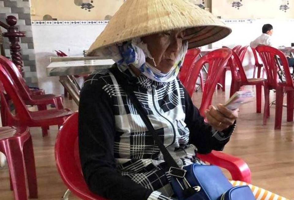 Vĩnh Long: Người bán vé số dạo hoang mang với vé số giả - 1 Vĩnh Long: Người bán vé số dạo hoang mang với vé số giả - 1