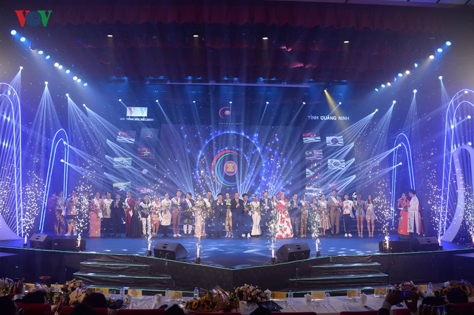 Thí sinh Malaysia giành giải Nhất cuộc thi “Tiếng hát ASEAN+3” năm 2019 - 13 Thí sinh Malaysia giành giải Nhất cuộc thi “Tiếng hát ASEAN+3” năm 2019 - 13