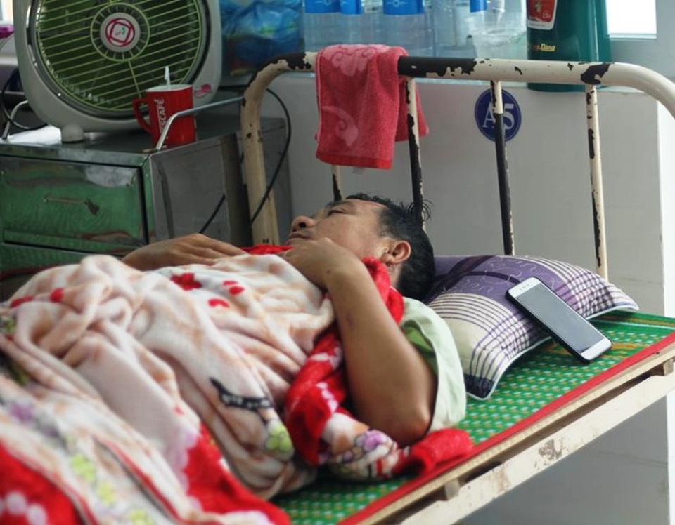 Đại úy CSGT bị xe chở gỗ hất văng: “Tôi không ngờ tài xế liều lĩnh đến vậy” - 1 Đại úy CSGT bị xe chở gỗ hất văng: “Tôi không ngờ tài xế liều lĩnh đến vậy” - 1