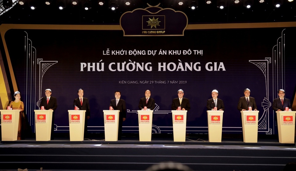 Thủ tướng Nguyễn Xuân Phúc bấm nút khởi công dự án lấn biển rộng hơn 68ha - 1 Thủ tướng Nguyễn Xuân Phúc bấm nút khởi công dự án lấn biển rộng hơn 68ha - 1