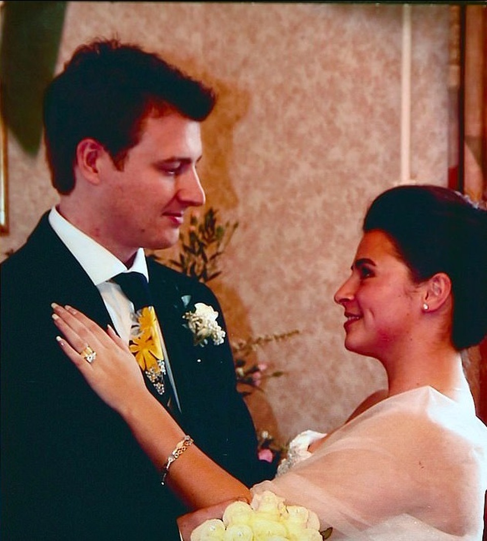 Chồng gia trưởng bắt vợ nhịn đói suốt 12 năm - 1