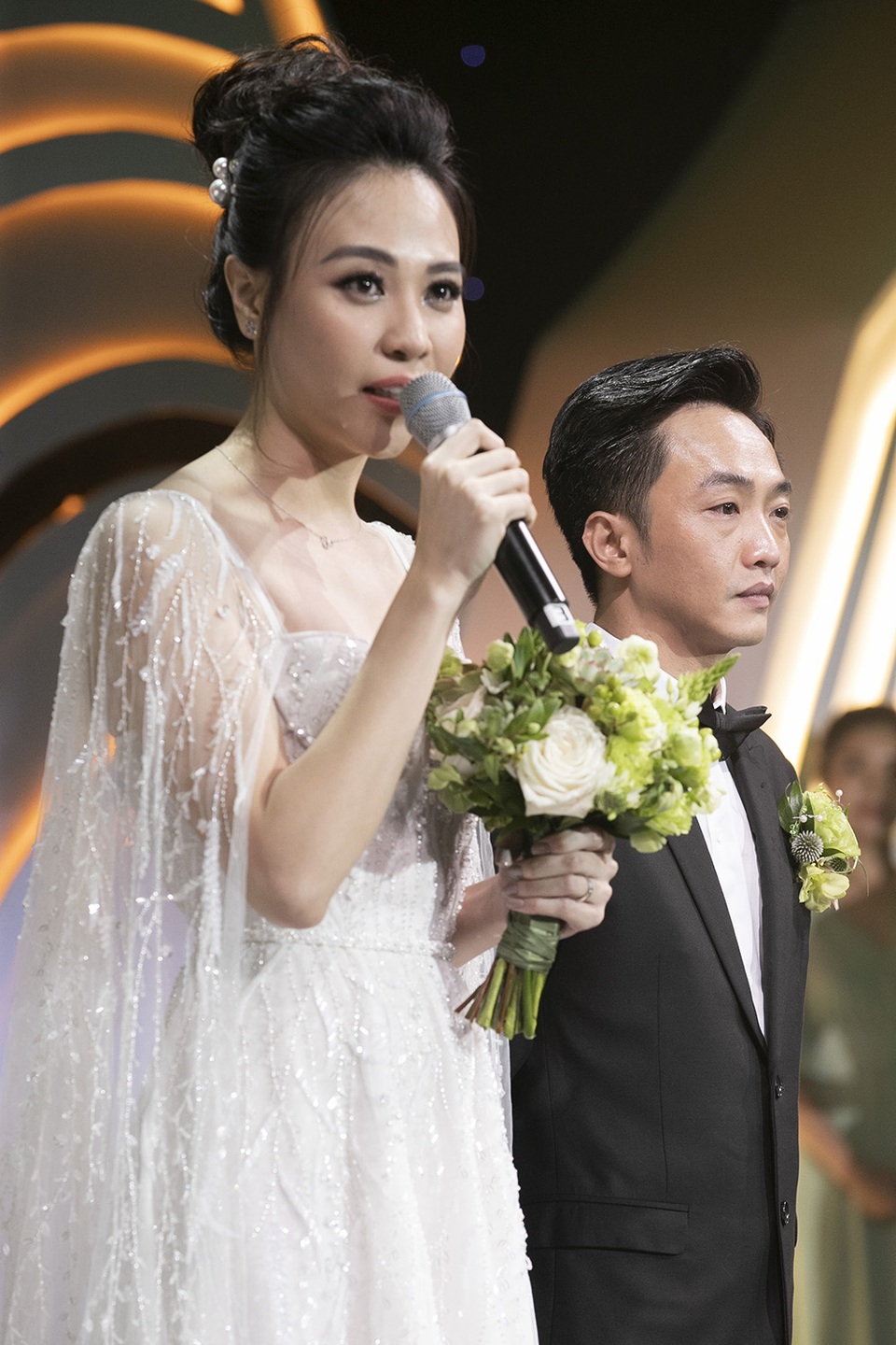 Đàm Thu Trang hôn Cường Đôla say đắm trong hôn lễ - 9 Đàm Thu Trang hôn Cường Đôla say đắm trong hôn lễ - 9