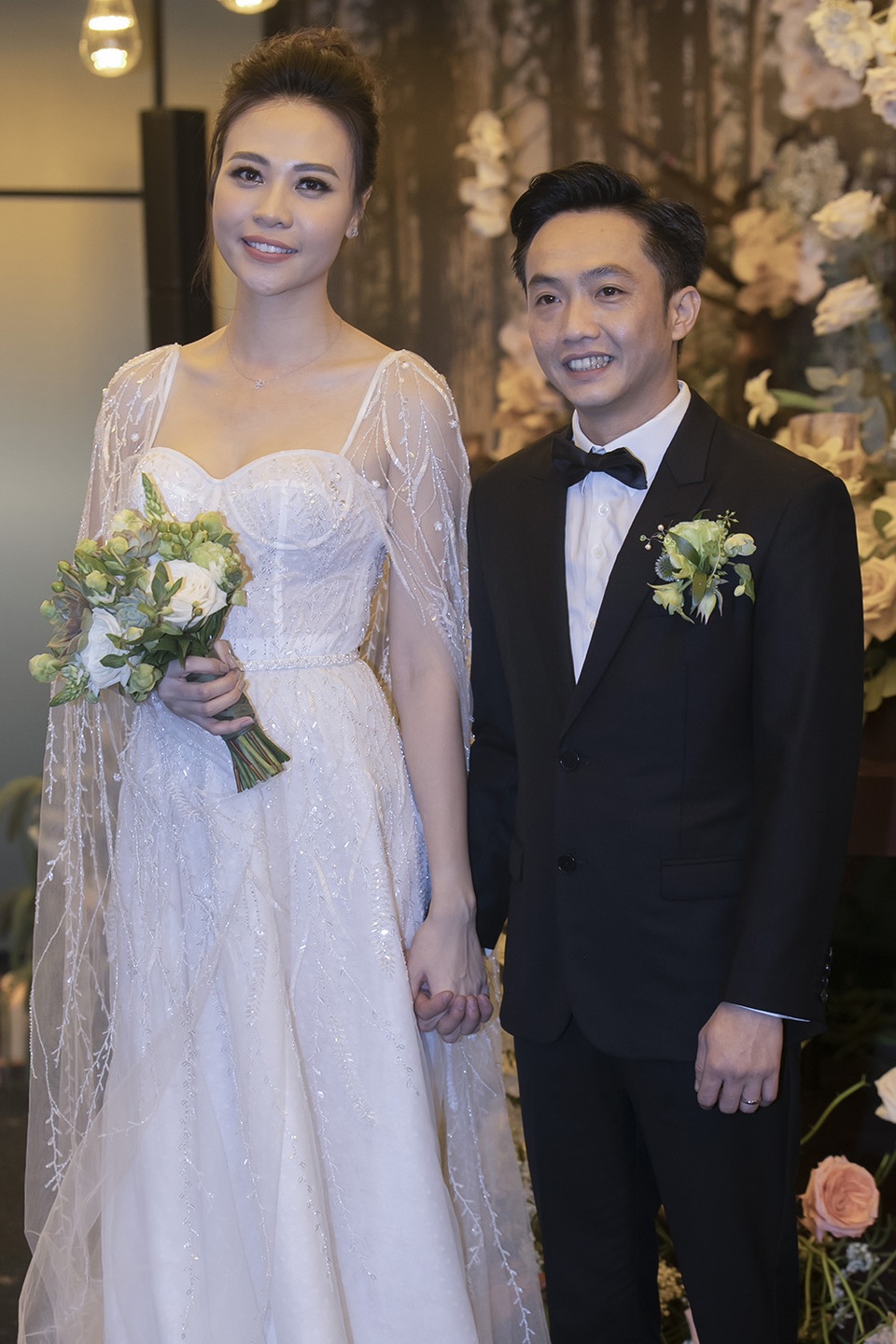 Đàm Thu Trang hôn Cường Đôla say đắm trong hôn lễ - 1 Đàm Thu Trang hôn Cường Đôla say đắm trong hôn lễ - 1