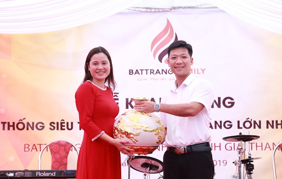 Đại siêu thị gốm sứ BatTrang Family chính thức có mặt tại Tĩnh Gia - Thanh Hóa - 2 Đại siêu thị gốm sứ BatTrang Family chính thức có mặt tại Tĩnh Gia - Thanh Hóa - 2