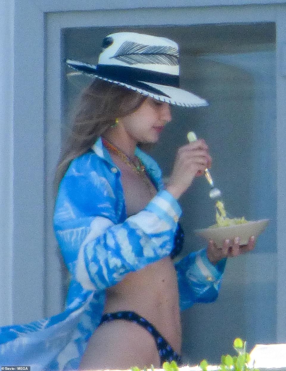 Chị em Hadid diện bikini khoe dáng siêu thon - 8 Chị em Hadid diện bikini khoe dáng siêu thon - 8