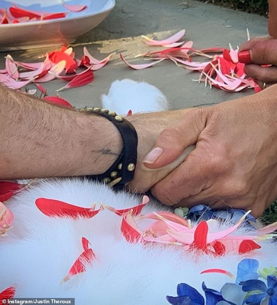 Jennifer Aniston và chồng cũ tái ngộ vì cún cưng - 2 Jennifer Aniston và chồng cũ tái ngộ vì cún cưng - 2