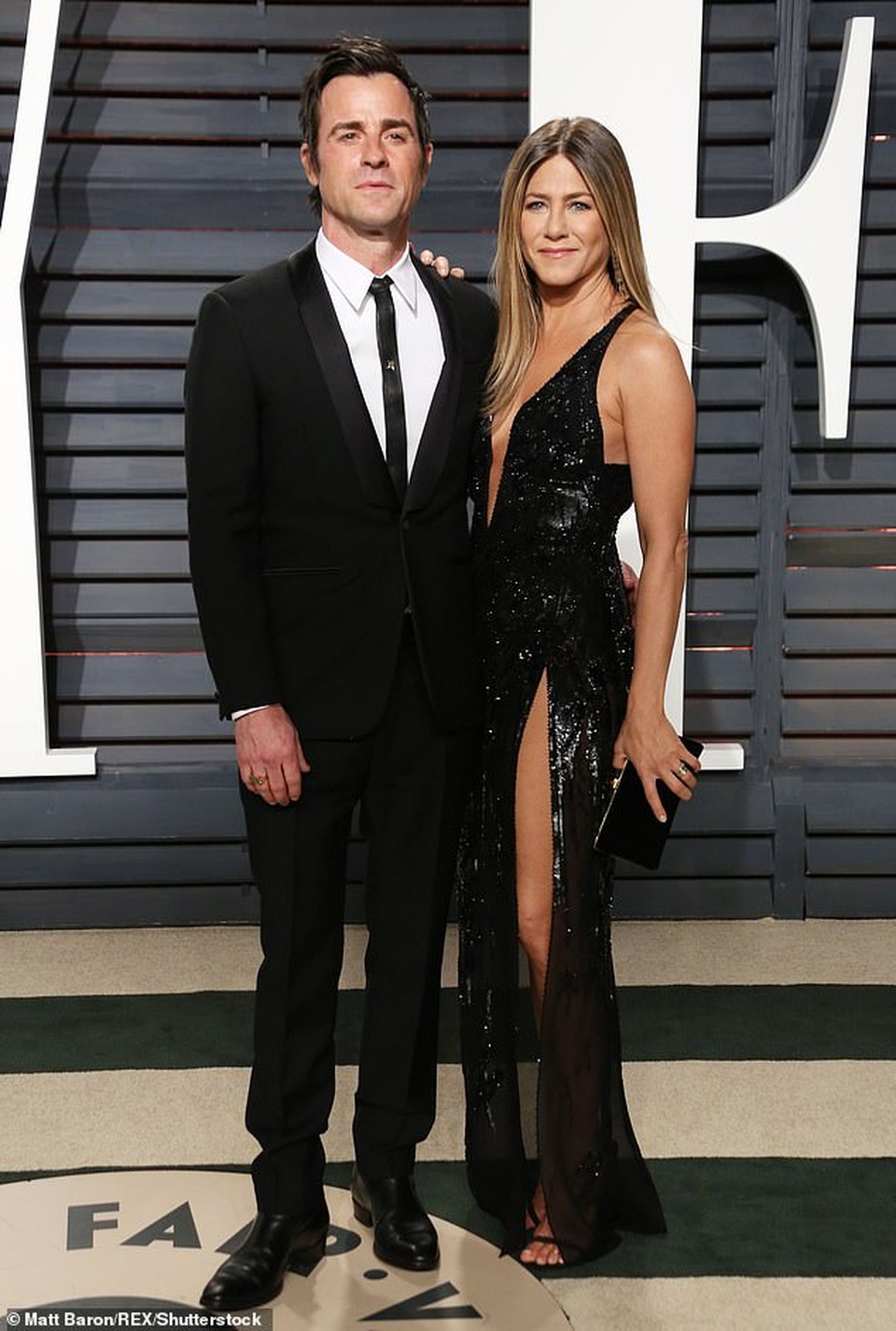 Jennifer Aniston và chồng cũ tái ngộ vì cún cưng - 12 Jennifer Aniston và chồng cũ tái ngộ vì cún cưng - 12