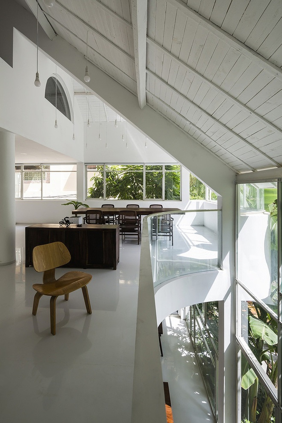 Nhà cũ nát bỗng nguy nga như cung điện trong mơ nhờ kính và cây - 5 Nhà cũ nát bỗng nguy nga như cung điện trong mơ nhờ kính và cây - 5