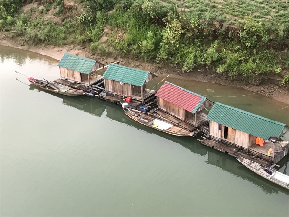 Bình minh lẻ loi trên sông Lam - 7 Bình minh lẻ loi trên sông Lam - 7