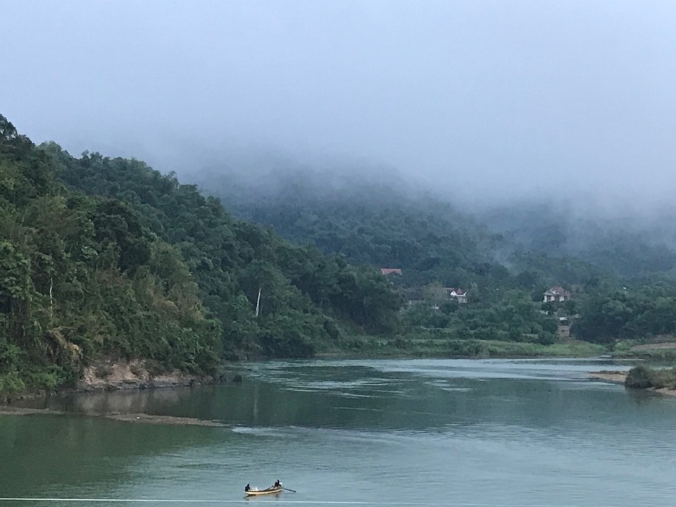 Bình minh lẻ loi trên sông Lam - 3 Bình minh lẻ loi trên sông Lam - 3