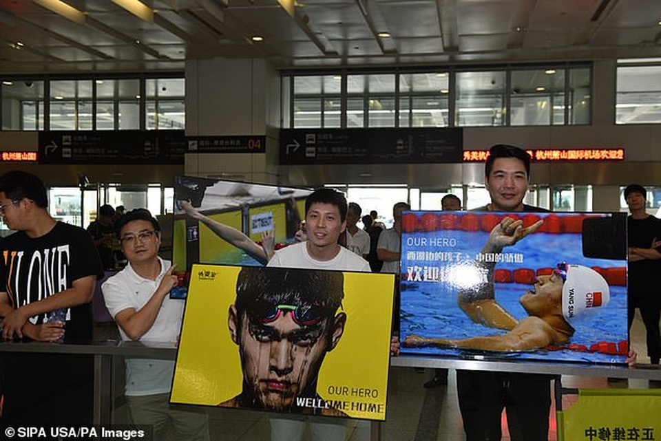 Kình ngư Sun Yang được chào đón như người hùng khi trở về quê nhà - 2 Kình ngư Sun Yang được chào đón như người hùng khi trở về quê nhà - 2