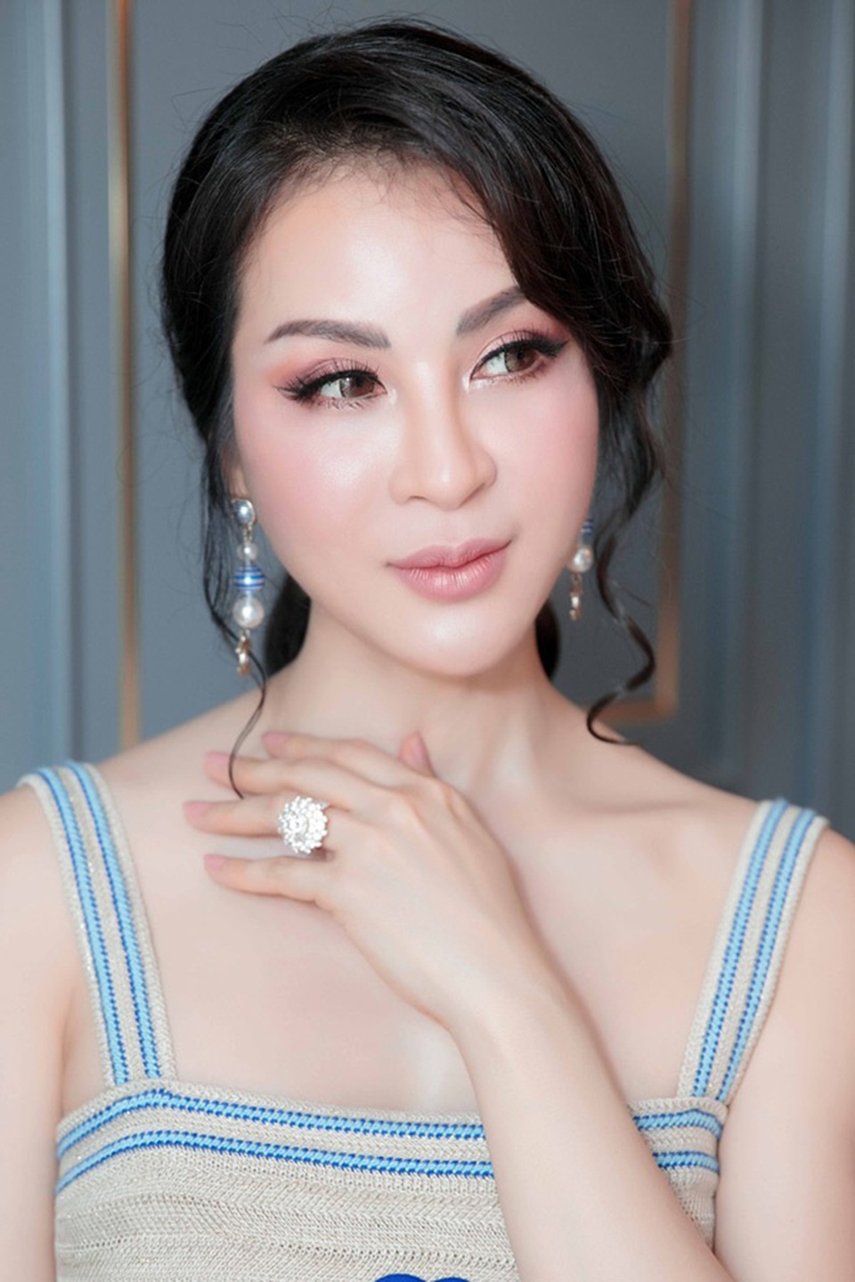 MC Thanh Mai thay 3 bộ váy quyến rũ khi dự sự kiện - 3 MC Thanh Mai thay 3 bộ váy quyến rũ khi dự sự kiện - 3