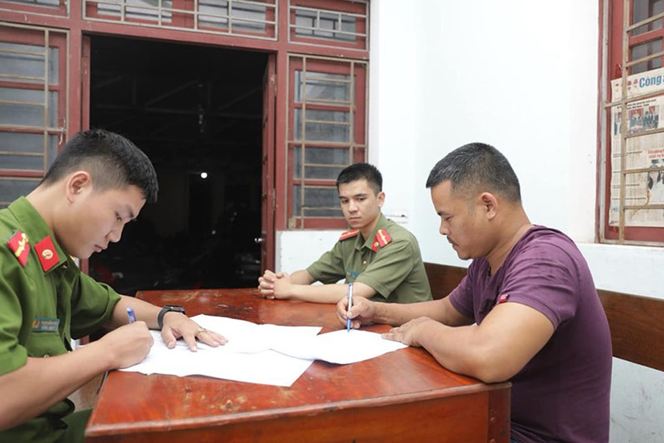 Bắt 30 con tê tê “đi” xe khách từ Lào về Việt Nam - 2 Bắt 30 con tê tê “đi” xe khách từ Lào về Việt Nam - 2