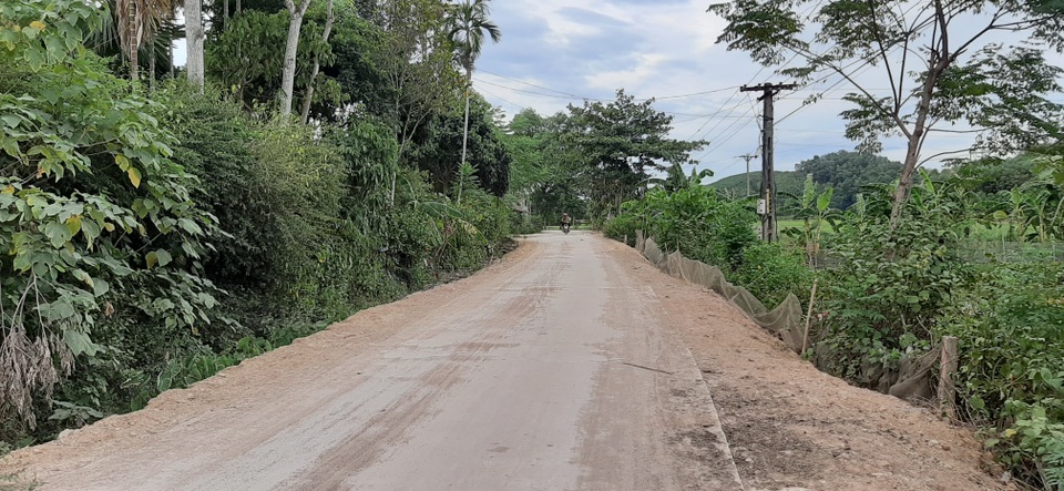 Nghệ An: Người dân tố đường dự án 135 chưa bàn giao đã hỏng, chính quyền nói gì? - 1 Nghệ An: Người dân tố đường dự án 135 chưa bàn giao đã hỏng, chính quyền nói gì? - 1