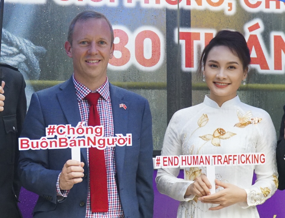 Anh cam kết hợp tác với Việt Nam phòng chống tệ nạn buôn bán người - 9 Anh cam kết hợp tác với Việt Nam phòng chống tệ nạn buôn bán người - 9