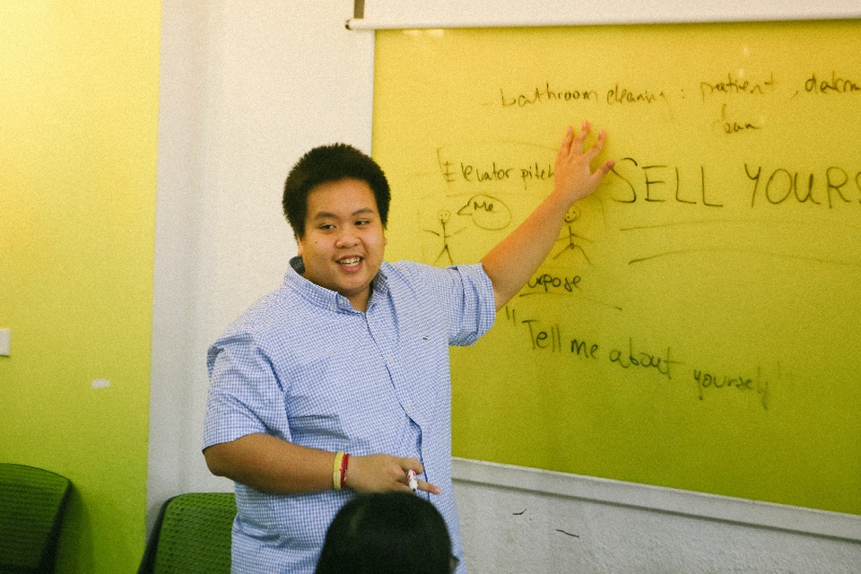 Lớp học Thuyết trình tiếng Anh cùng Đỗ Nhật Nam: Cho đi tri thức, nhận lại yêu thương - 2 Lớp học Thuyết trình tiếng Anh cùng Đỗ Nhật Nam: Cho đi tri thức, nhận lại yêu thương - 2
