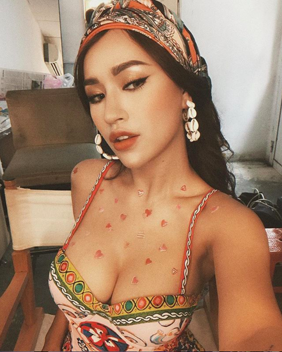 DJ Tít ngày càng gợi cảm, tự tin khoe thân hình hoàn hảo - 13 DJ Tít ngày càng gợi cảm, tự tin khoe thân hình hoàn hảo - 13