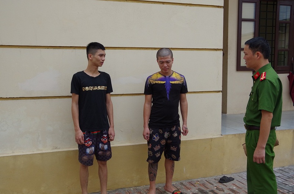 Khởi tố nhóm nghi phạm dùng súng tự chế bắn vào nhà dân - 1 Khởi tố nhóm nghi phạm dùng súng tự chế bắn vào nhà dân - 1