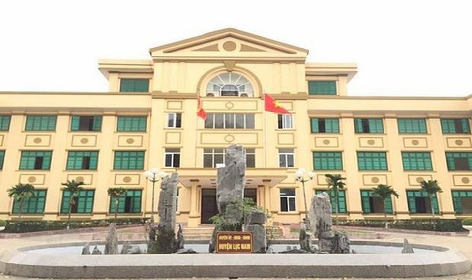 Kẻ lạ mặt phá cửa, đột nhập phòng làm việc của Bí thư huyện uỷ nhưng không lấy gì! - 1 Kẻ lạ mặt phá cửa, đột nhập phòng làm việc của Bí thư huyện uỷ nhưng không lấy gì! - 1