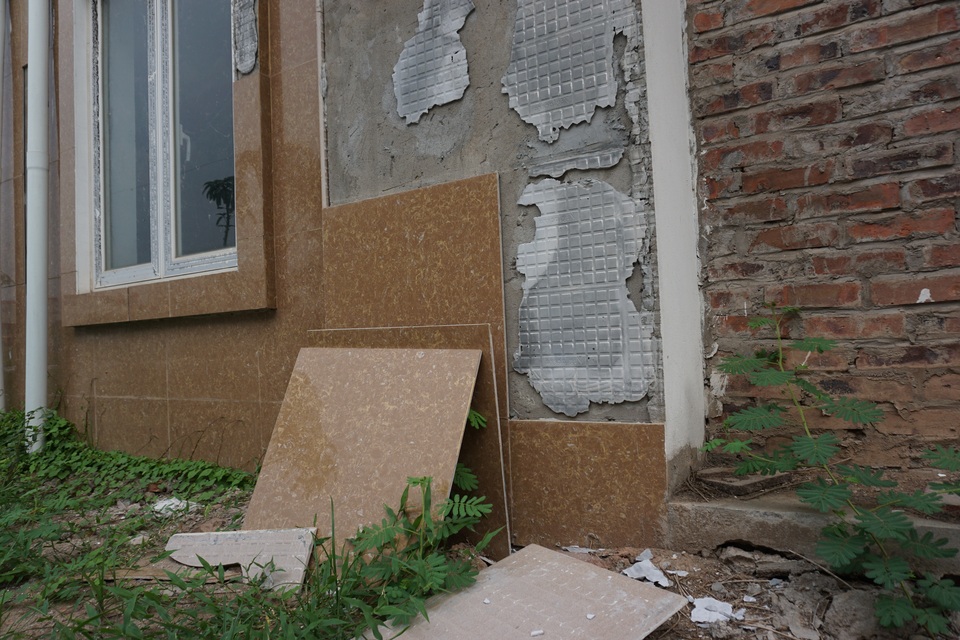 Cận cảnh hàng loạt biệt thự bỏ hoang ở “phố nhà giàu” ngoại ô Hà Nội - 11 Cận cảnh hàng loạt biệt thự bỏ hoang ở “phố nhà giàu” ngoại ô Hà Nội - 11