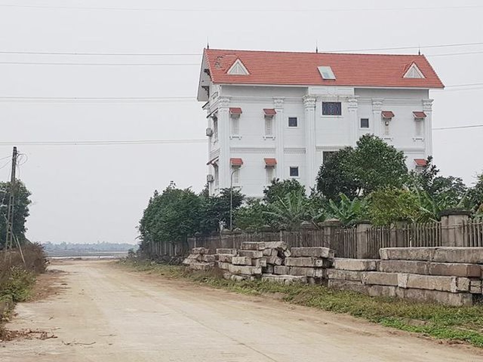 “Siêu trộm” đột nhập nhà đại gia ung dung hút xì gà rồi “cuỗm” 200 cây vàng - 3