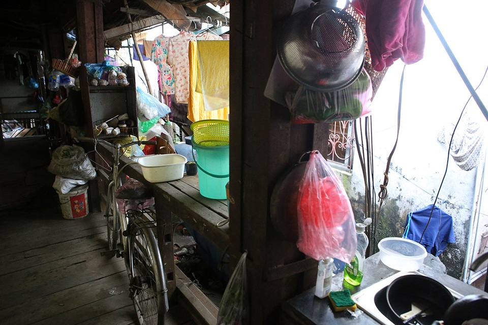 Cuộc sống như từ thế kỷ trước trong khu nhà gỗ ở Hà Nội - 3 Cuộc sống như từ thế kỷ trước trong khu nhà gỗ ở Hà Nội - 3