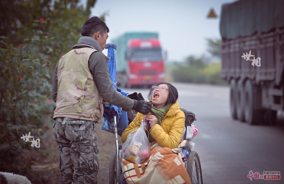Cái kết viên mãn của chàng trai đưa bạn gái bại liệt chu du khắp nơi - 3 Cái kết viên mãn của chàng trai đưa bạn gái bại liệt chu du khắp nơi - 3